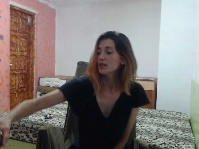 Емитувани слики од екранот alishallovexx