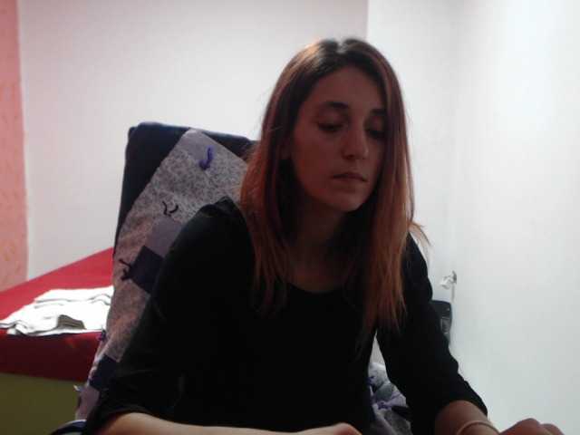 Емитувани слики од екранот alishallovexx