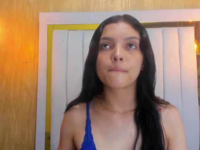 Емитувани слики од екранот Alishe-Fetish