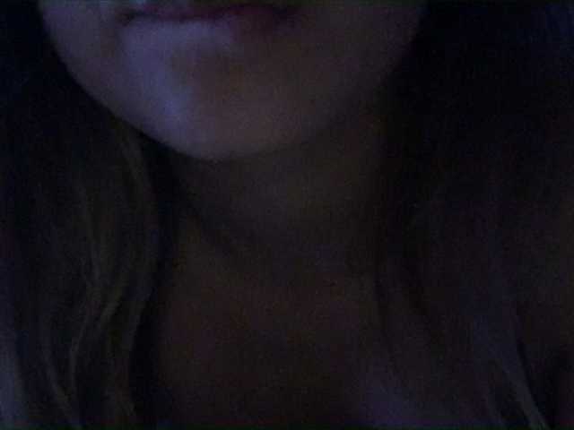 Емитувани слики од екранот AlissonKeller