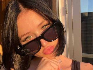 Еротски видео разговор Ally-nin