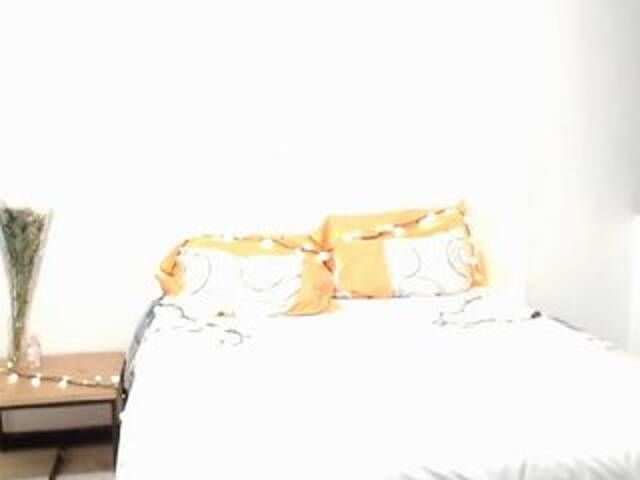 Емитувани слики од екранот AlmaCasteell