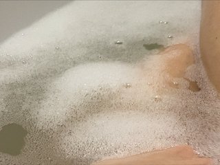 Емитувани слики од екранот Alyazz