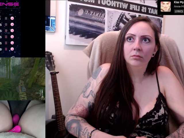 Емитувани слики од екранот AmberJayde