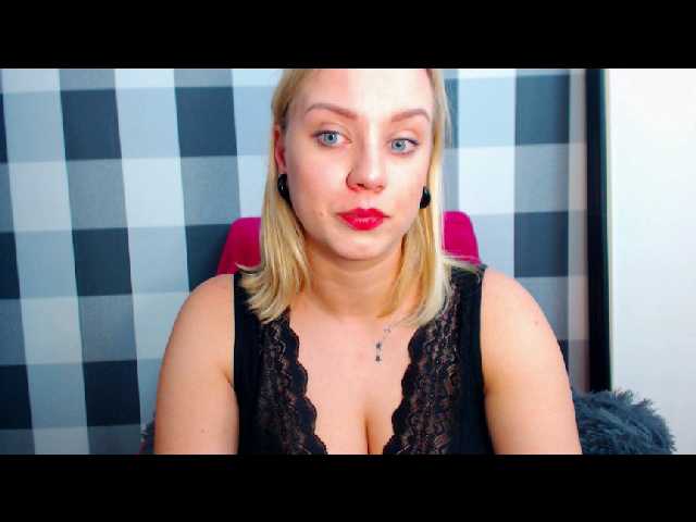 Емитувани слики од екранот AmelieCute