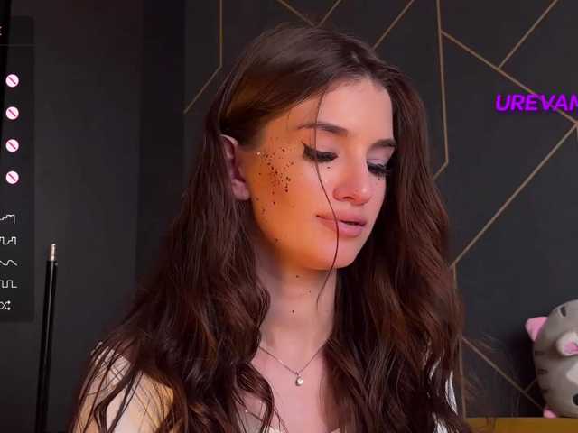 Емитувани слики од екранот Eva_Lovia