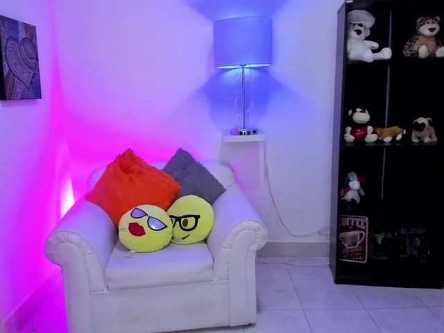 Емитувани слики од екранот amy-stevenson