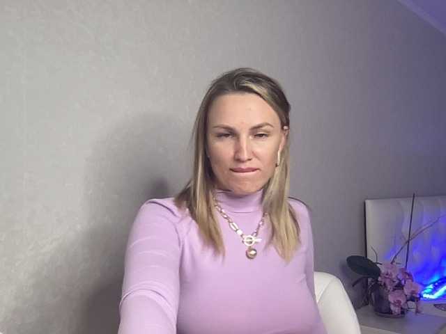 Емитувани слики од екранот AmyAirKiss