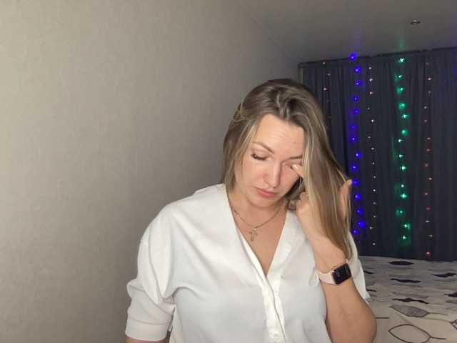 Емитувани слики од екранот AmyAirKiss