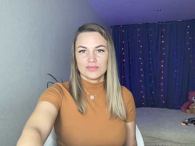Емитувани слики од екранот AmyAirKiss