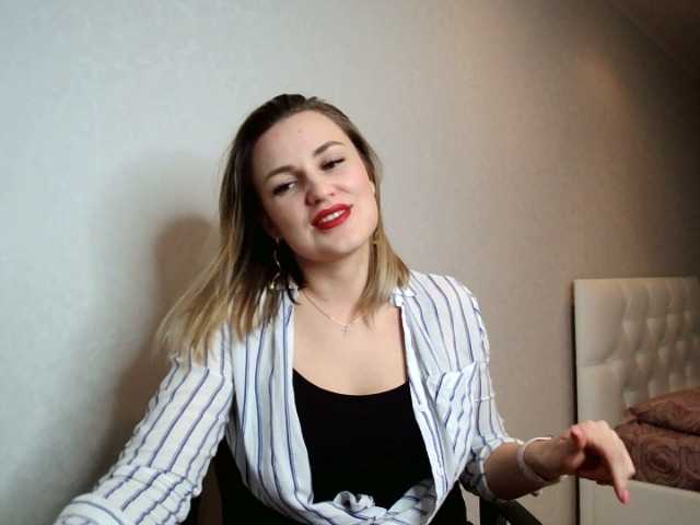 Емитувани слики од екранот AmyAirKiss
