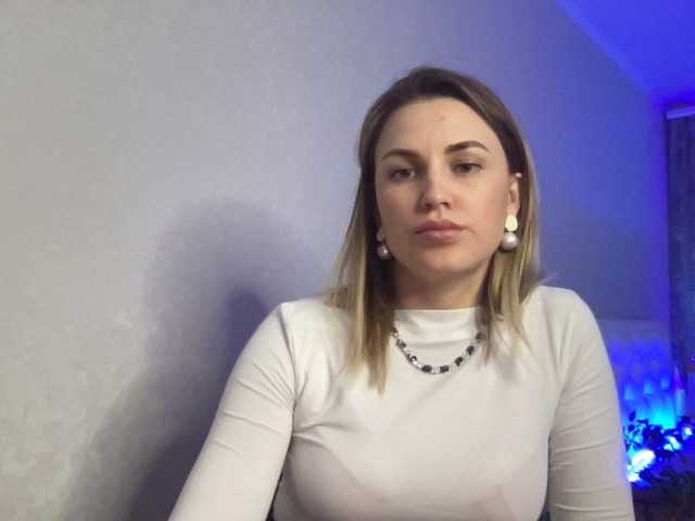 Емитувани слики од екранот AmyAirKiss