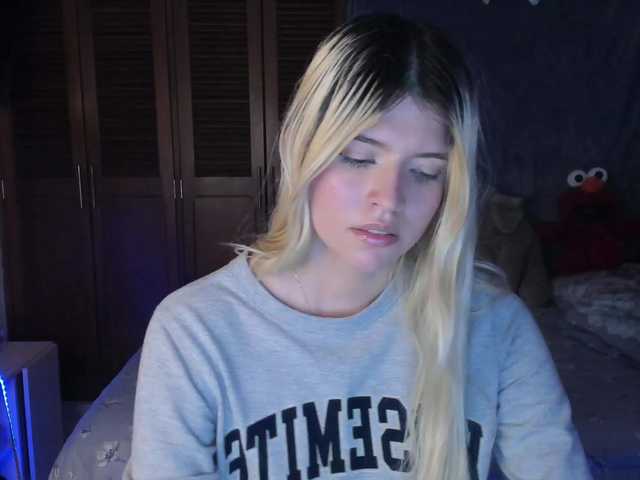 Емитувани слики од екранот AmyWright