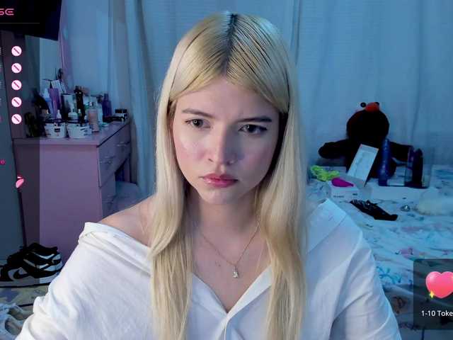 Емитувани слики од екранот AmyWright