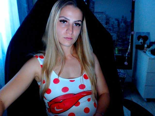 Емитувани слики од екранот anafullcum11