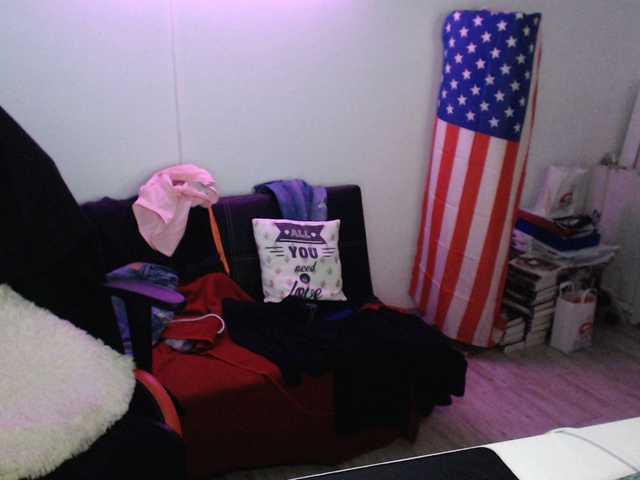 Емитувани слики од екранот anafullcum11