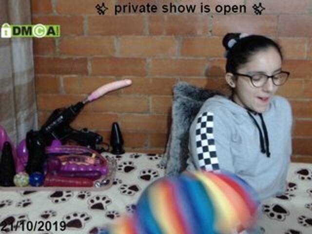 Емитувани слики од екранот analgirll