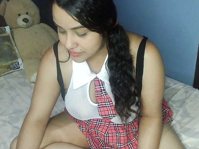 Емитувани слики од екранот Andreinaswith