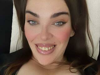 Еротски видео разговор AngelaEvans