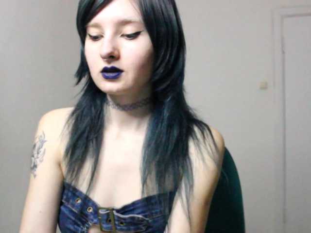 Емитувани слики од екранот angelmidnight