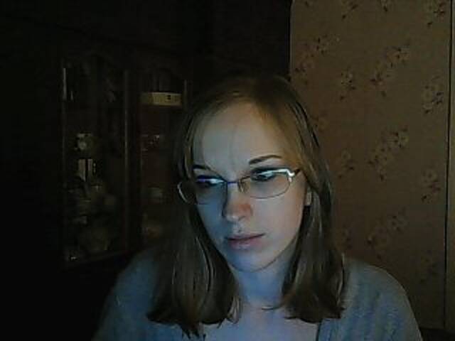 Емитувани слики од екранот Angelpussy1