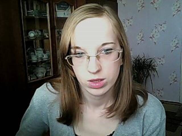 Емитувани слики од екранот Angelpussy1