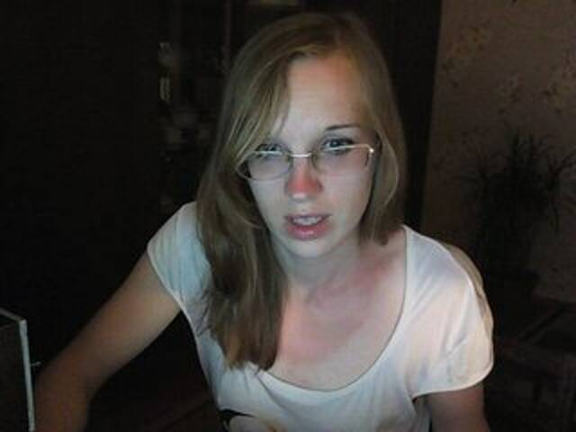 Емитувани слики од екранот Angelpussy1