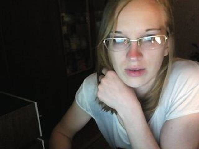 Емитувани слики од екранот Angelpussy1