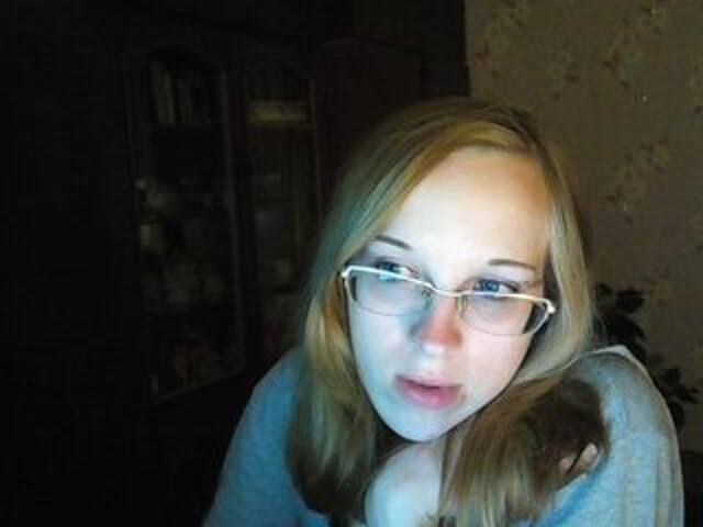 Емитувани слики од екранот Angelpussy1