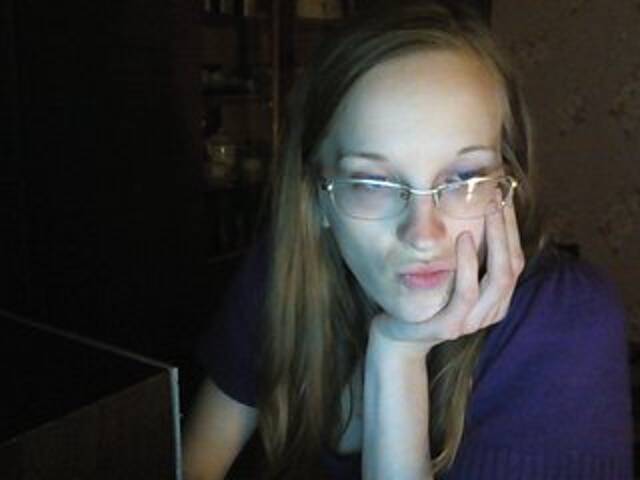 Емитувани слики од екранот Angelpussy1