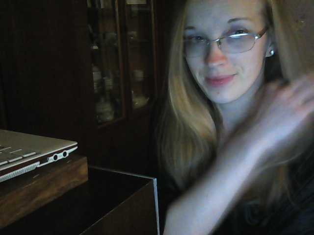 Емитувани слики од екранот Angelpussy1