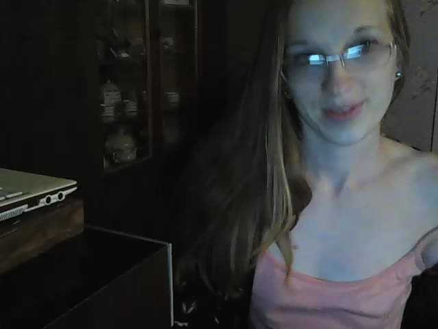 Емитувани слики од екранот Angelpussy1