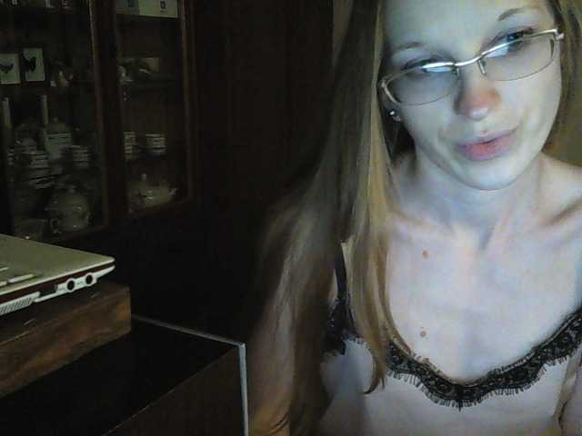 Емитувани слики од екранот Angelpussy1