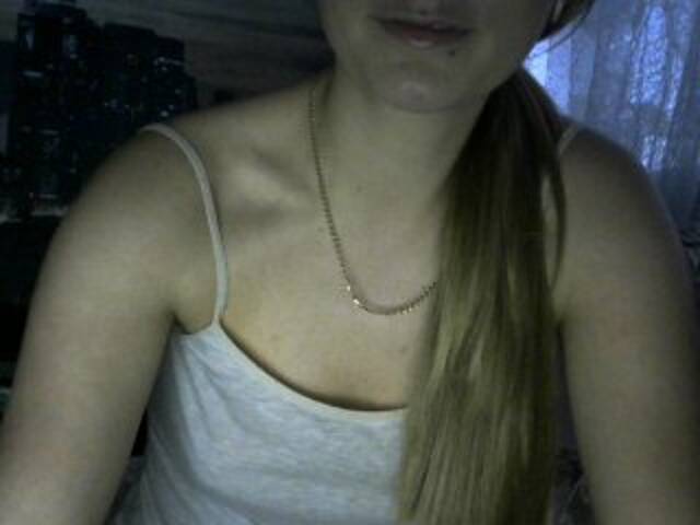 Емитувани слики од екранот CHERRYjuice