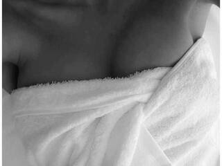 Еротски видео разговор Angie-Delores