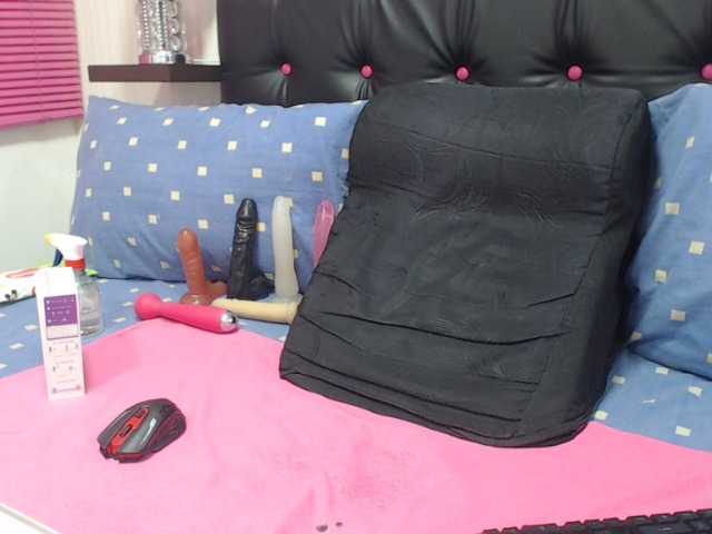 Емитувани слики од екранот AngieDanger