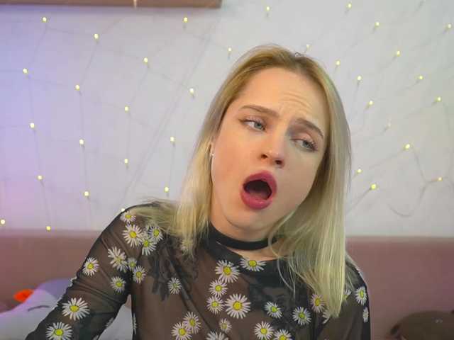 Емитувани слики од екранот AngieNatasha054