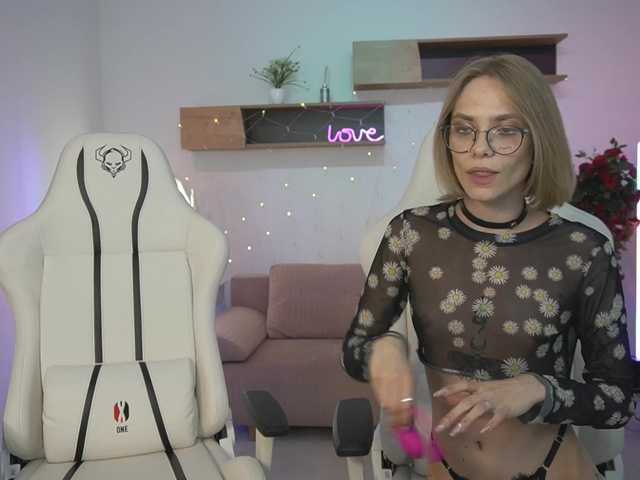 Емитувани слики од екранот AngieNatasha054