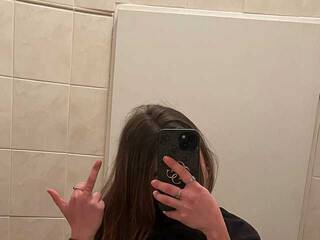 Еротски видео разговор anirie_findom