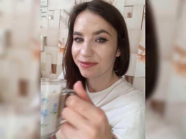 Емитувани слики од екранот _Astika_
