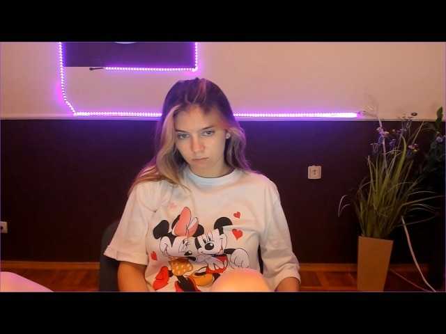 Емитувани слики од екранот Alishasweet02