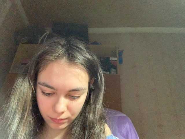 Емитувани слики од екранот AnnaCow13