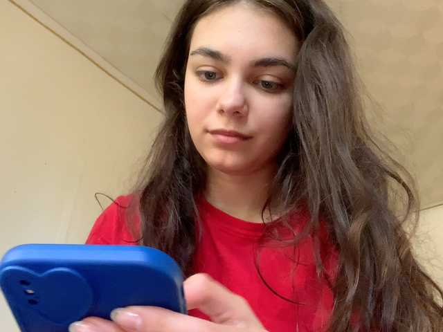 Емитувани слики од екранот AnnaCow13