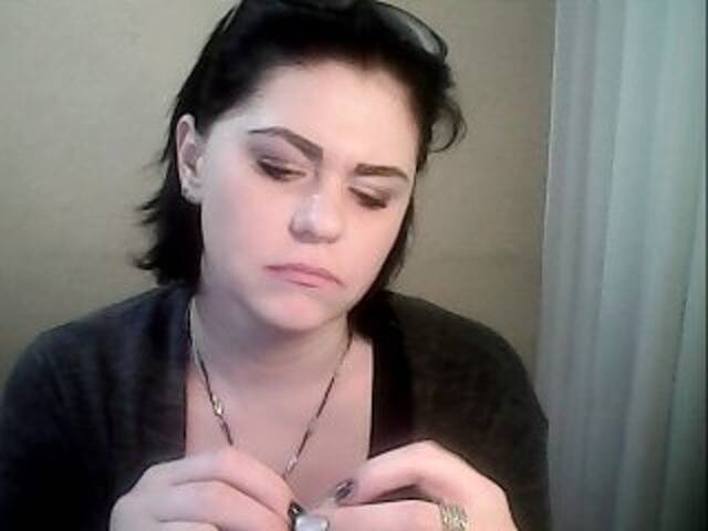 Емитувани слики од екранот Anellee