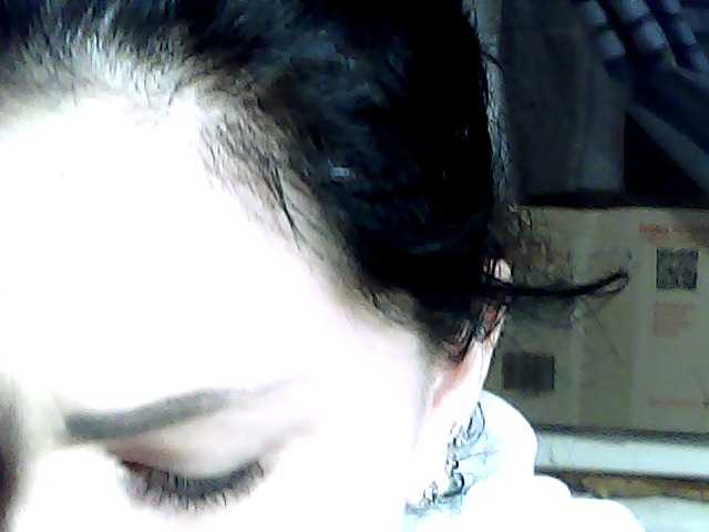 Емитувани слики од екранот Anellee