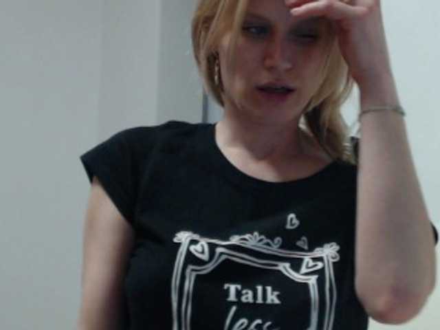 Емитувани слики од екранот Annzhelika