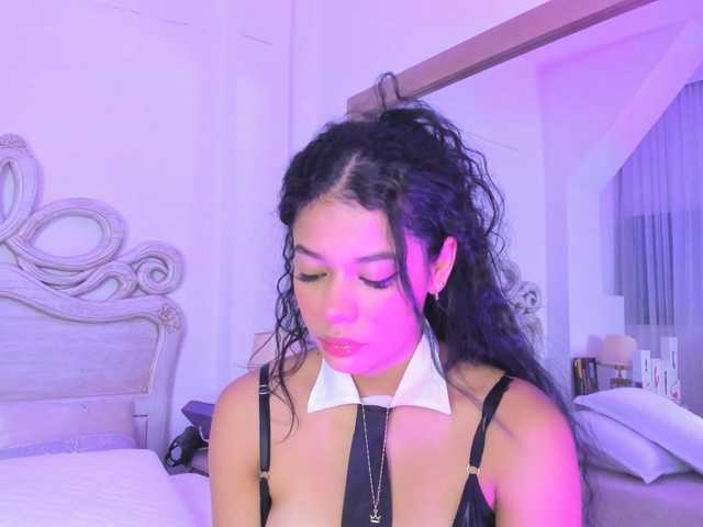 Емитувани слики од екранот Anthonela-Mil