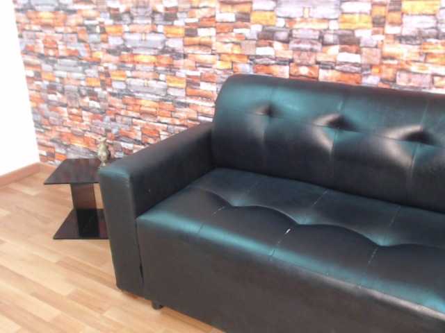 Емитувани слики од екранот anthonella-1