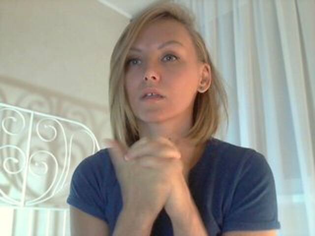 Емитувани слики од екранот LeppieXXX