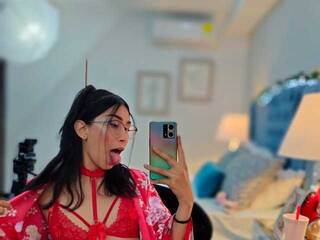 Еротски видео разговор April-Sum